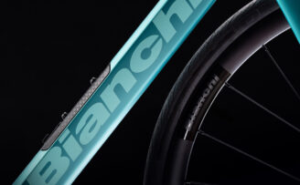Bianchi INFINITO – 105 – Carbon Rennrad – 2026 – metallic celeste / CK16 full satin